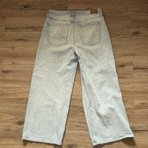 American Eagle Outfitters Women’s Light Denim Distressed Wide Leg Jeans - Picture 4 of 5